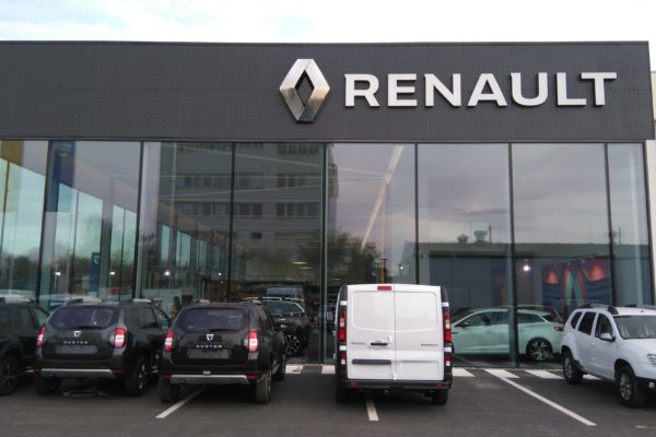 prosklená fasáda Renault