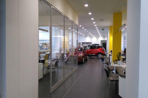 prosklené dělící příčky Renault Dacia Praha